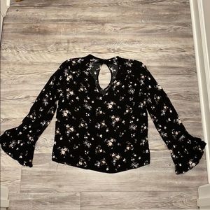 AE v neck blouse with fo choker